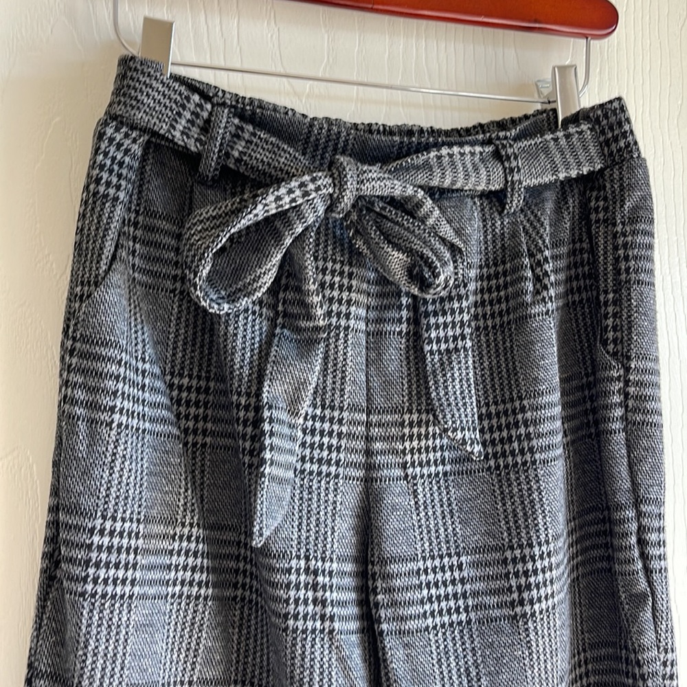 Love Tree size med gray and black houndstooth plaid pants